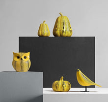 Load image into Gallery viewer, Escultura de Calabaza Chica (Yayoi Kosuma)
