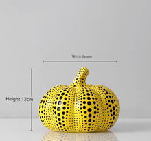 Load image into Gallery viewer, Escultura de Calabaza Chica (Yayoi Kosuma)
