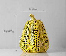 Load image into Gallery viewer, Escultura de Calabaza (Yayoi Kusama)
